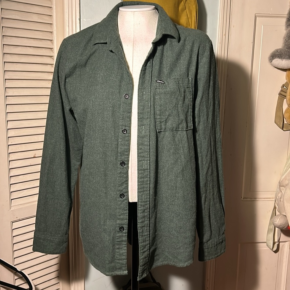 Volcom button up
